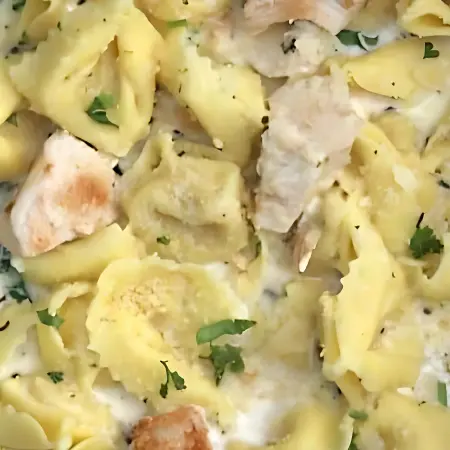 Creamy Garlic Tortellini Alfredo
